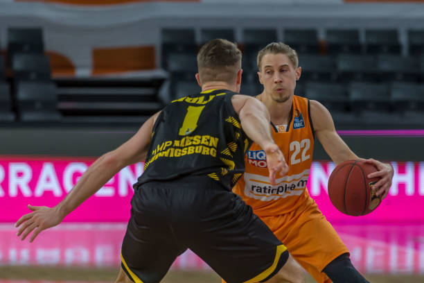 两队之间的 两队之间的